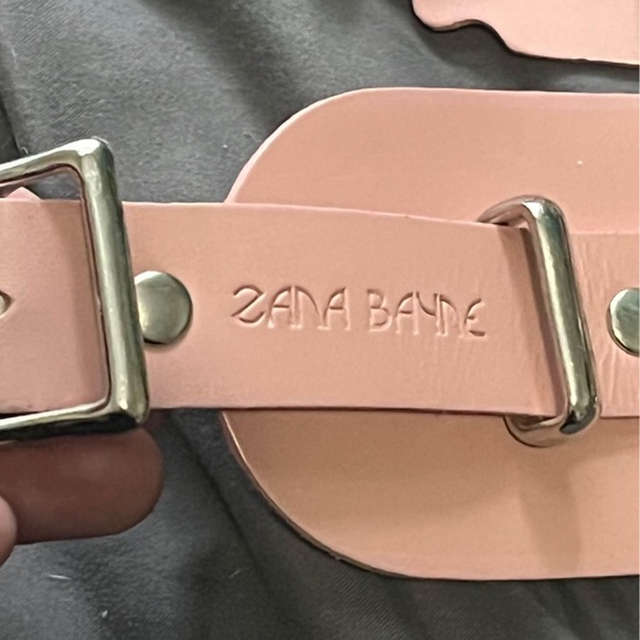 Zana Bayne collar and cuffs in blush - Picture 2 of 3